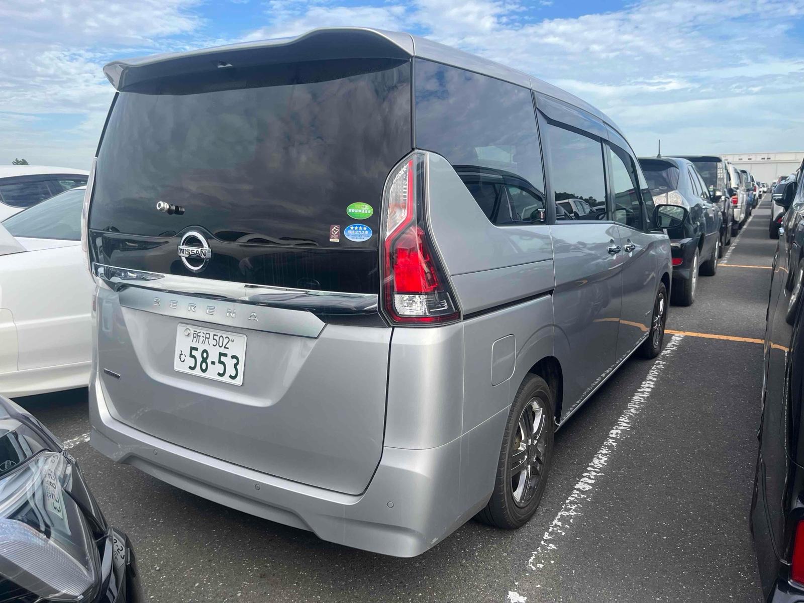 NISSAN SERENA 5D XV Image 2