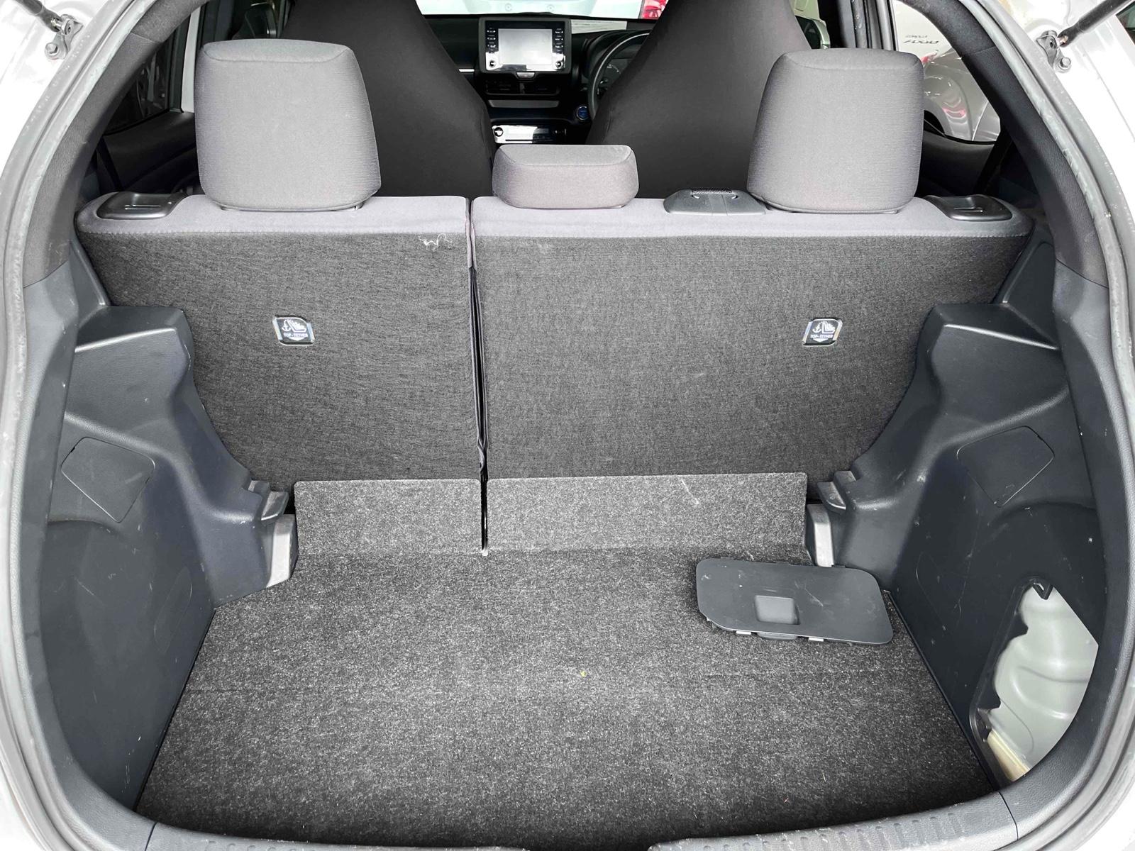 TOYOTA YARIS HYBRID X Image 18