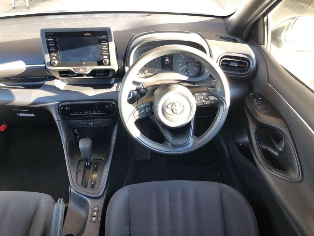 TOYOTA YARIS HYBRID X Image 11