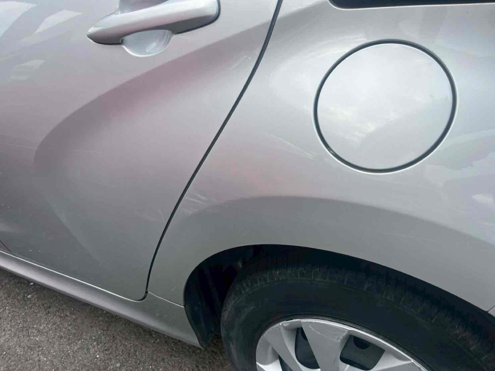 TOYOTA Yaris HYBRID X Image 9