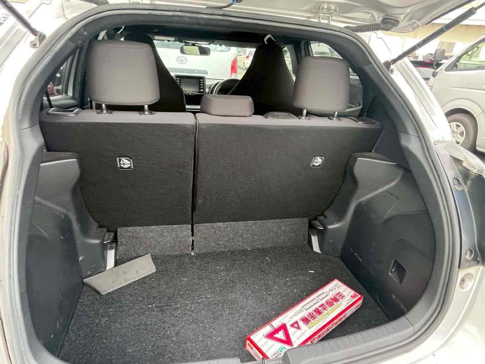 TOYOTA Yaris HYBRID X Image 7