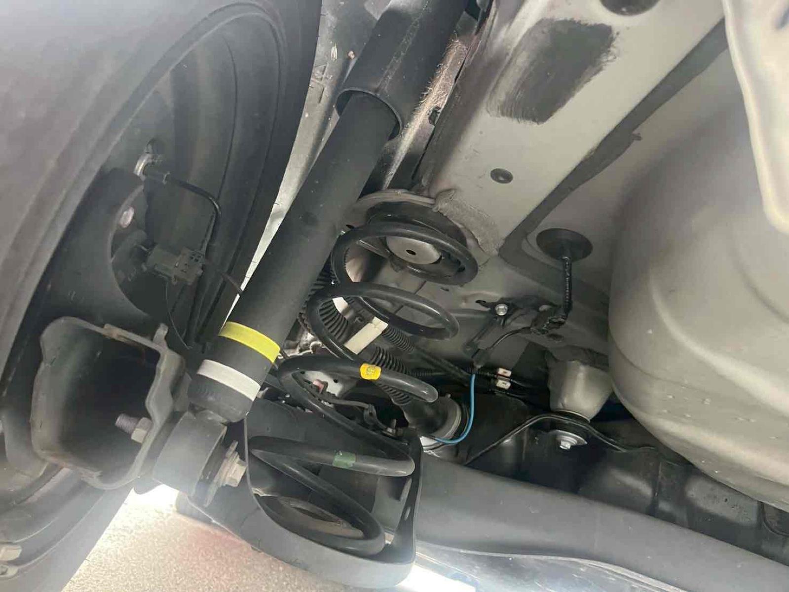 TOYOTA Yaris HYBRID X Image 12