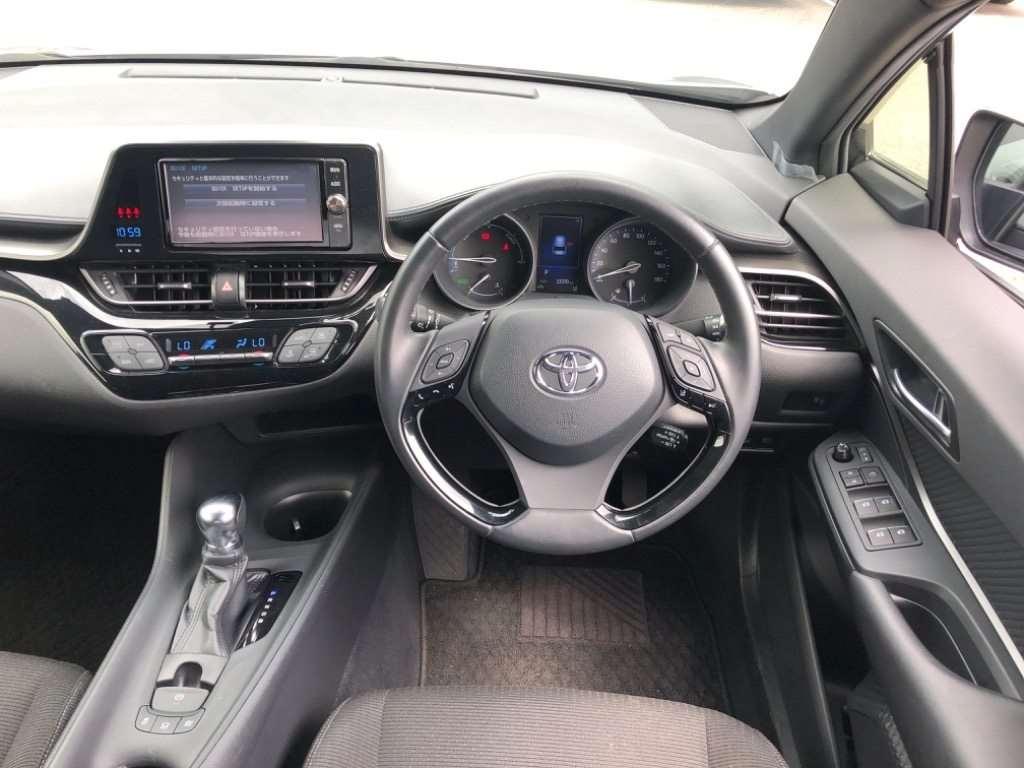 TOYOTA C-HR S Image 8