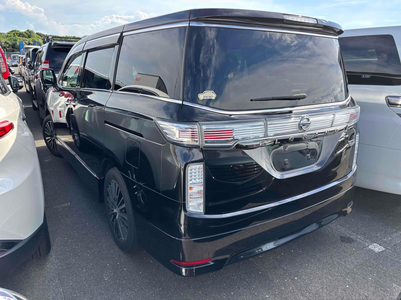 NISSAN ELGRAND 250 HIGHWAY STAR S Image 2