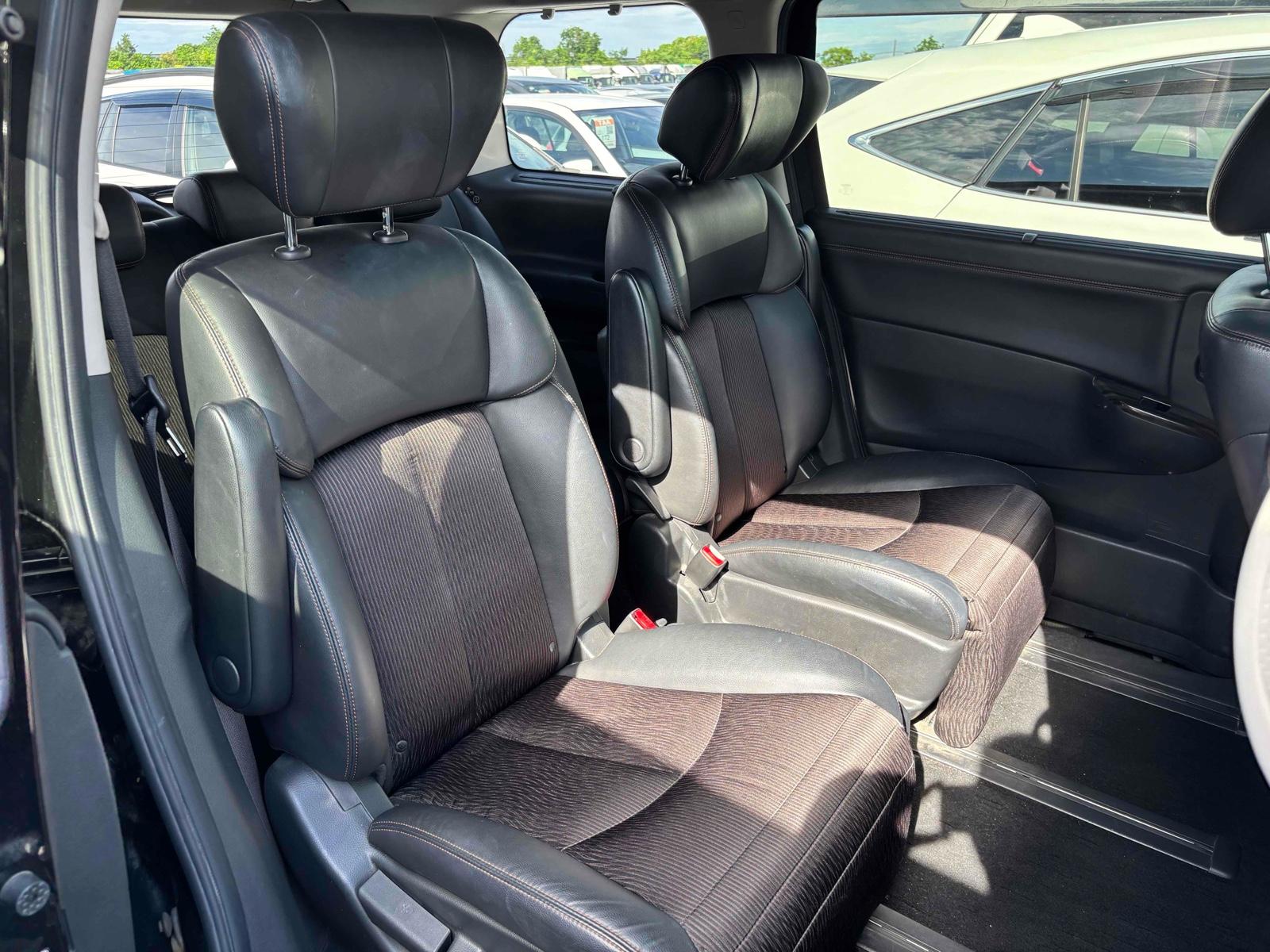 NISSAN ELGRAND 250 HIGHWAY STAR S Image 11