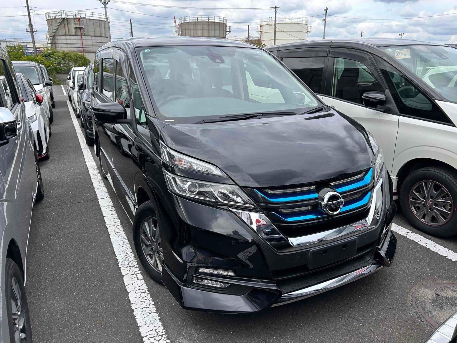 2018 Nissan SERENA 74,000 km