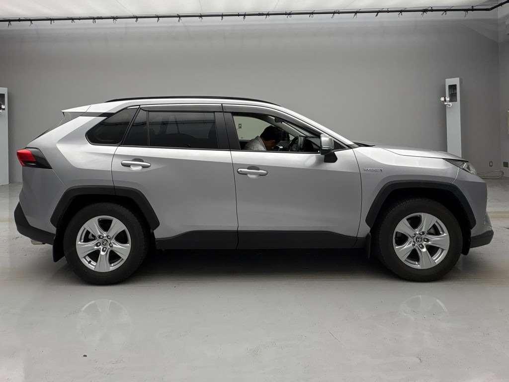 TOYOTA RAV4 HYBRID X Image 9