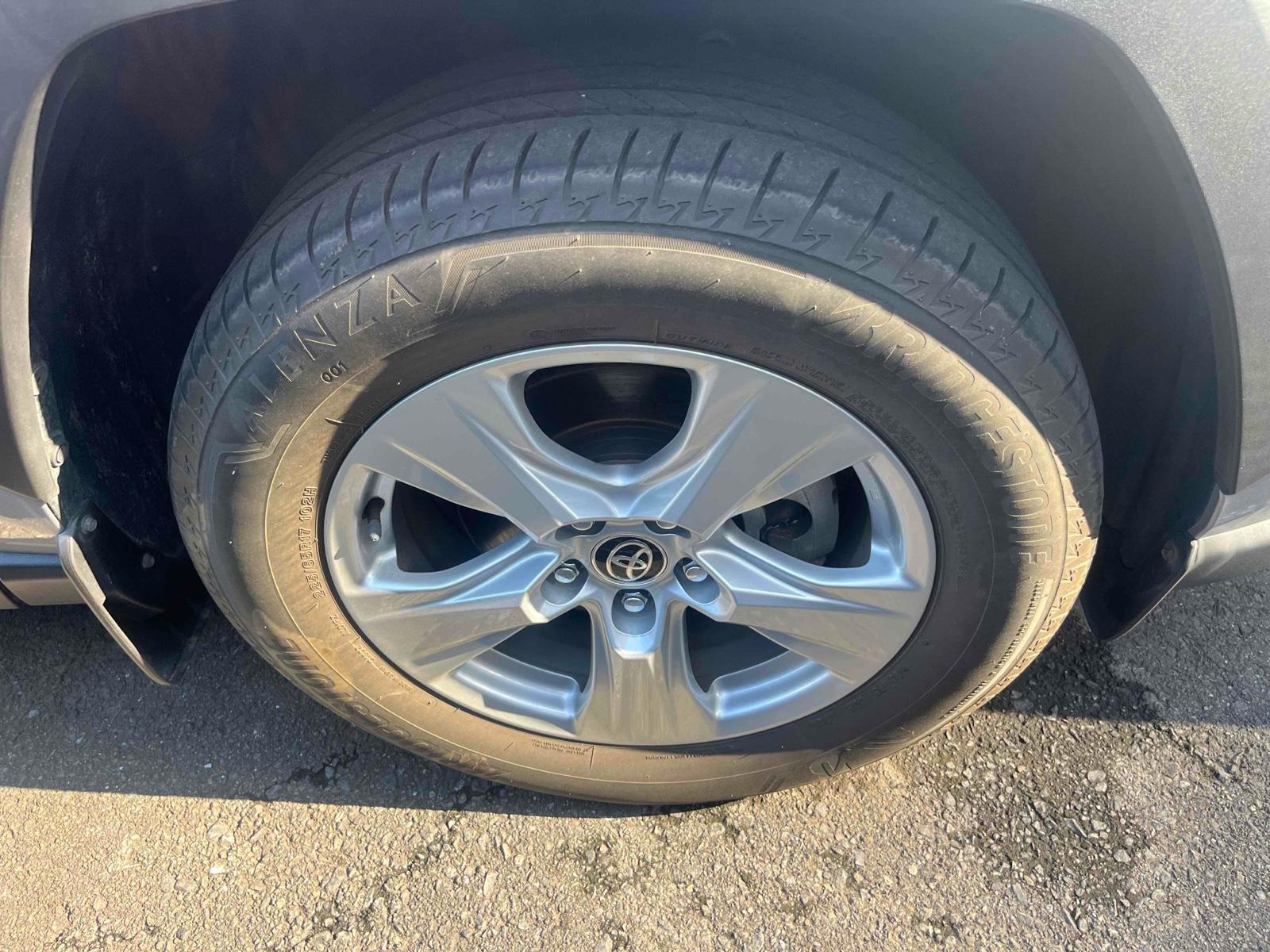 TOYOTA RAV4 HYBRID X Image 19