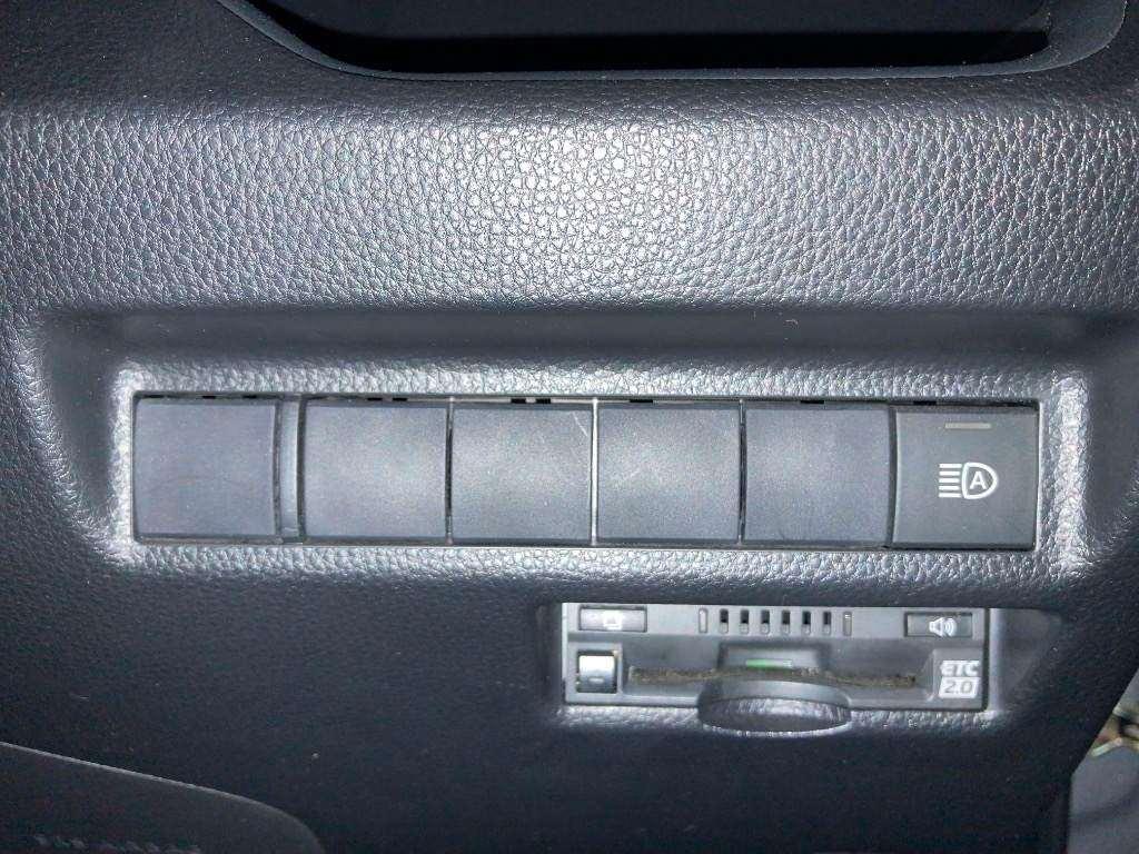 TOYOTA RAV4 HYBRID X Image 14