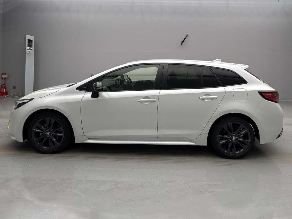 TOYOTA COROLLA TOURING HYBRID W×B Image 4