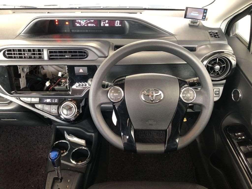 TOYOTA AQUA S STYLE BLACK Image 7