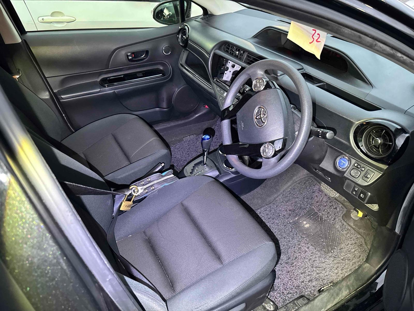 TOYOTA AQUA S STYLE BLACK Image 10