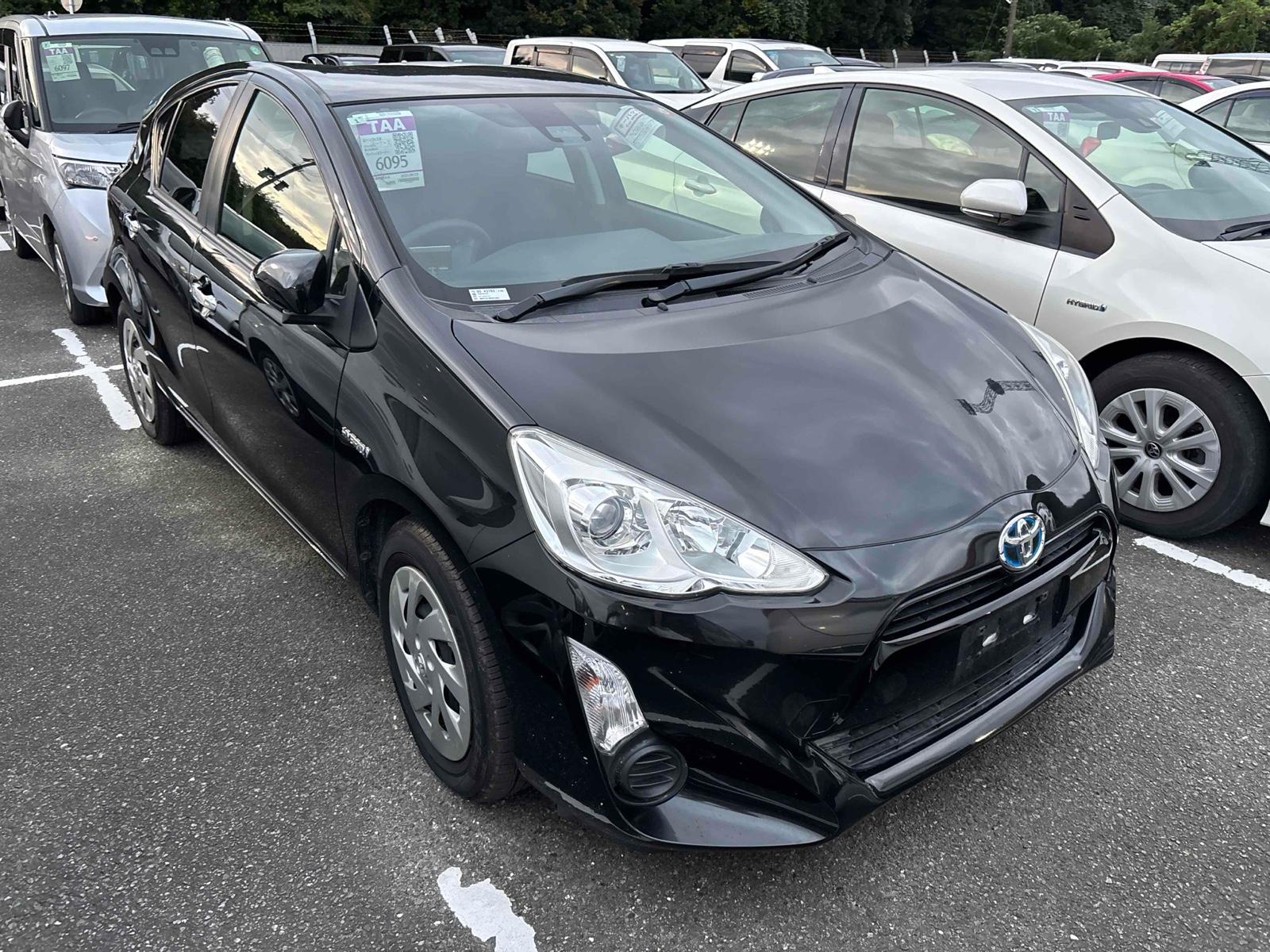 2016 Toyota AQUA 108,000 km