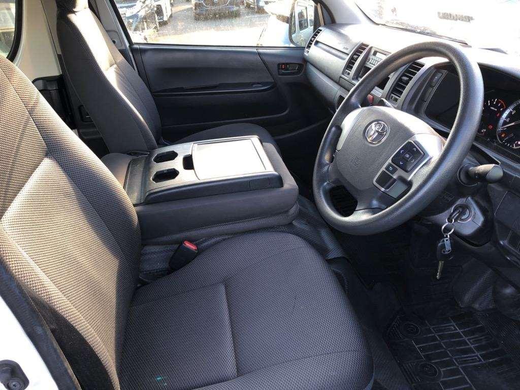 TOYOTA HIACE VAN LONGDX Image 3
