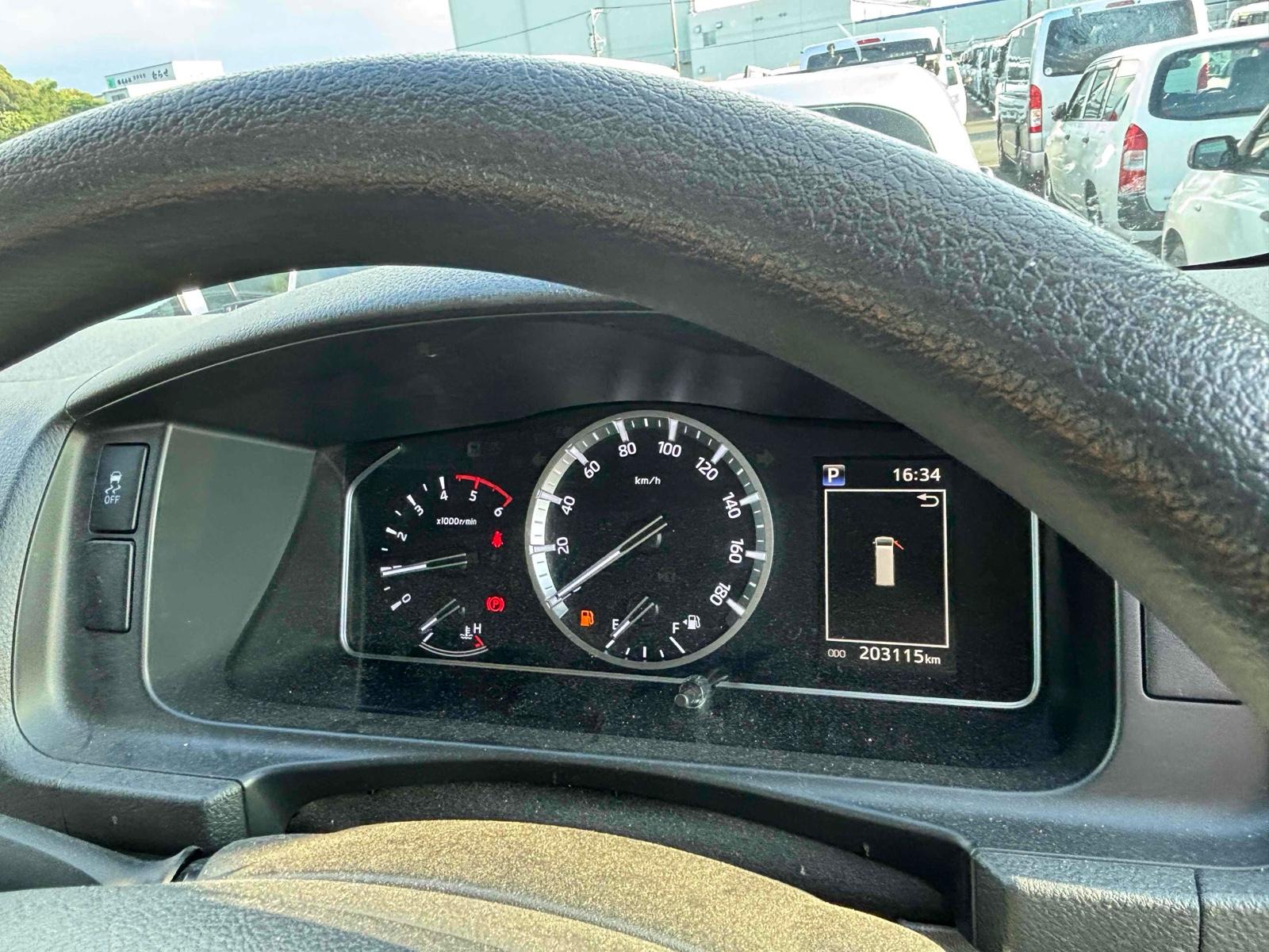 TOYOTA HIACE VAN LONGDX Image 10