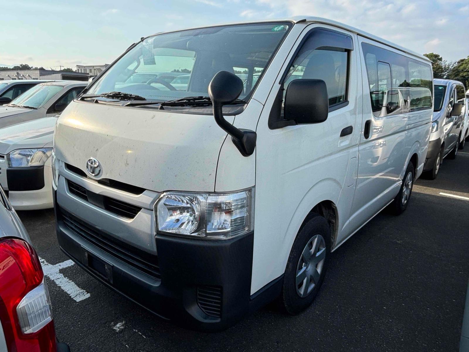 TOYOTA HIACE VAN LONGDX Image 8