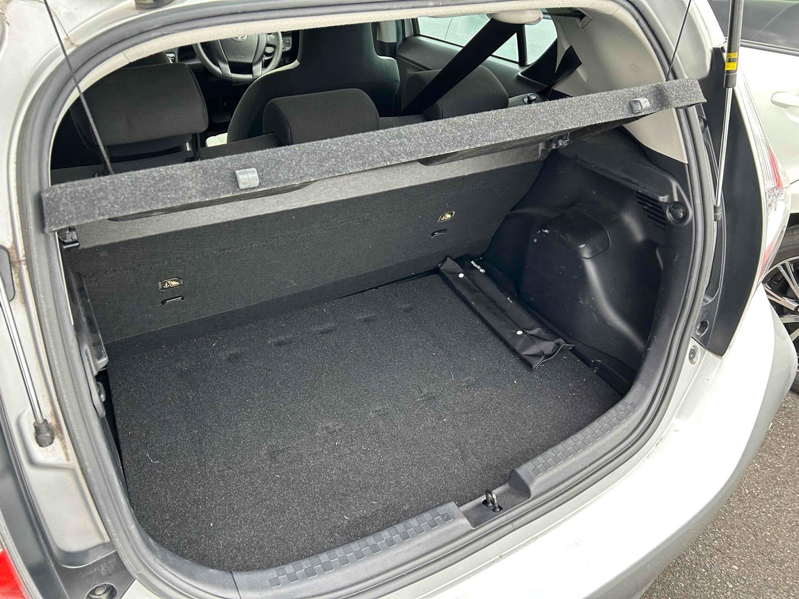 TOYOTA AQUA L Image 15