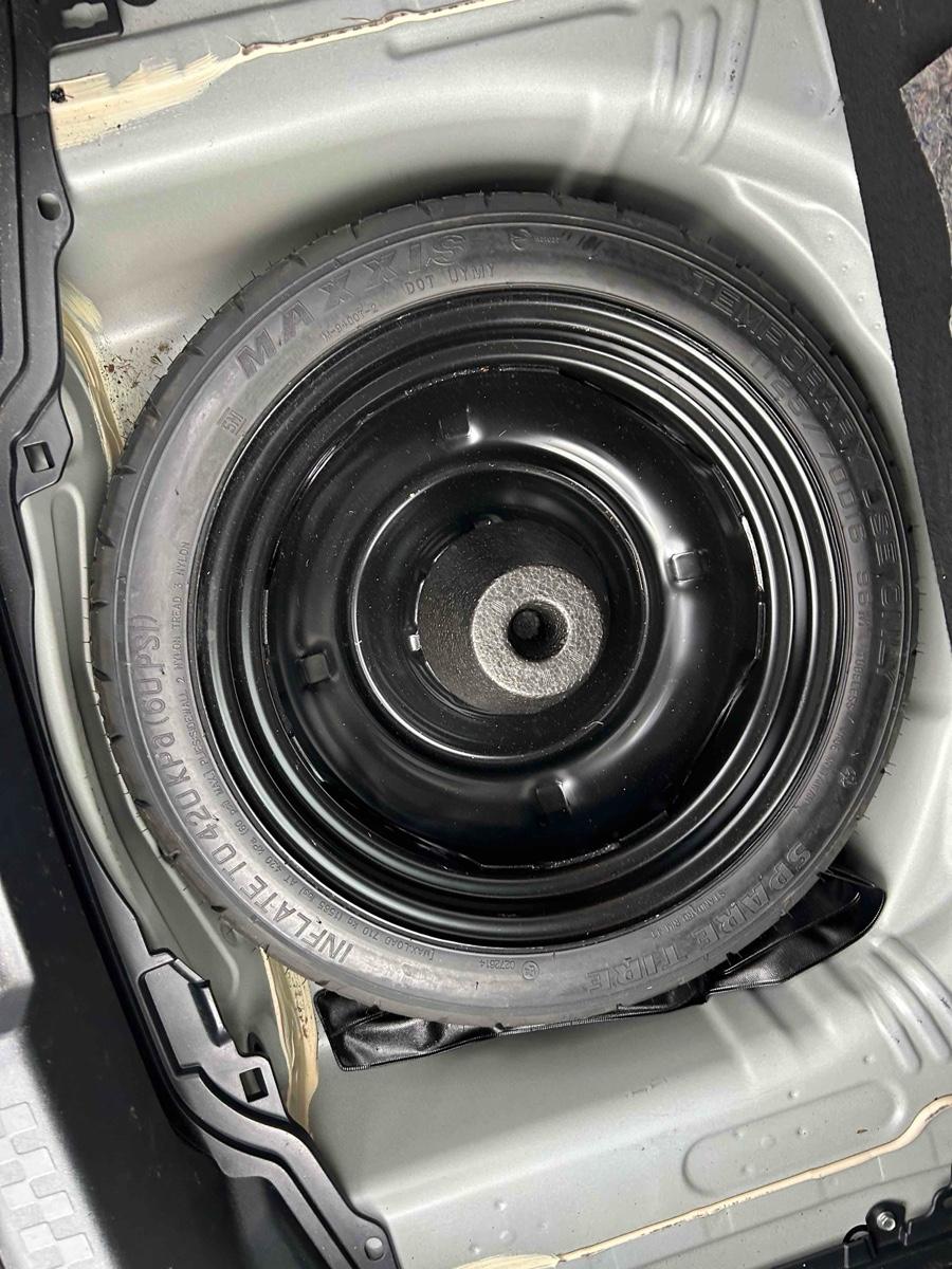 TOYOTA AQUA L Image 14