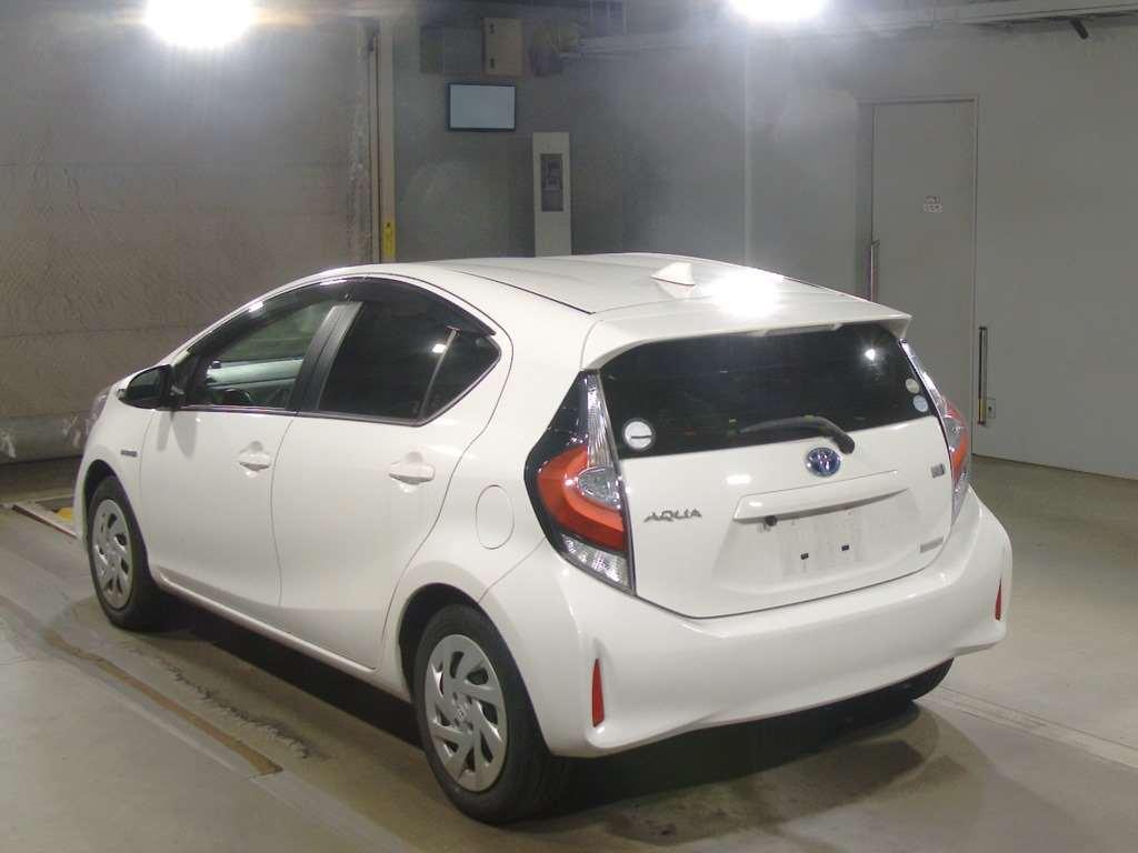 TOYOTA AQUA L Image 5
