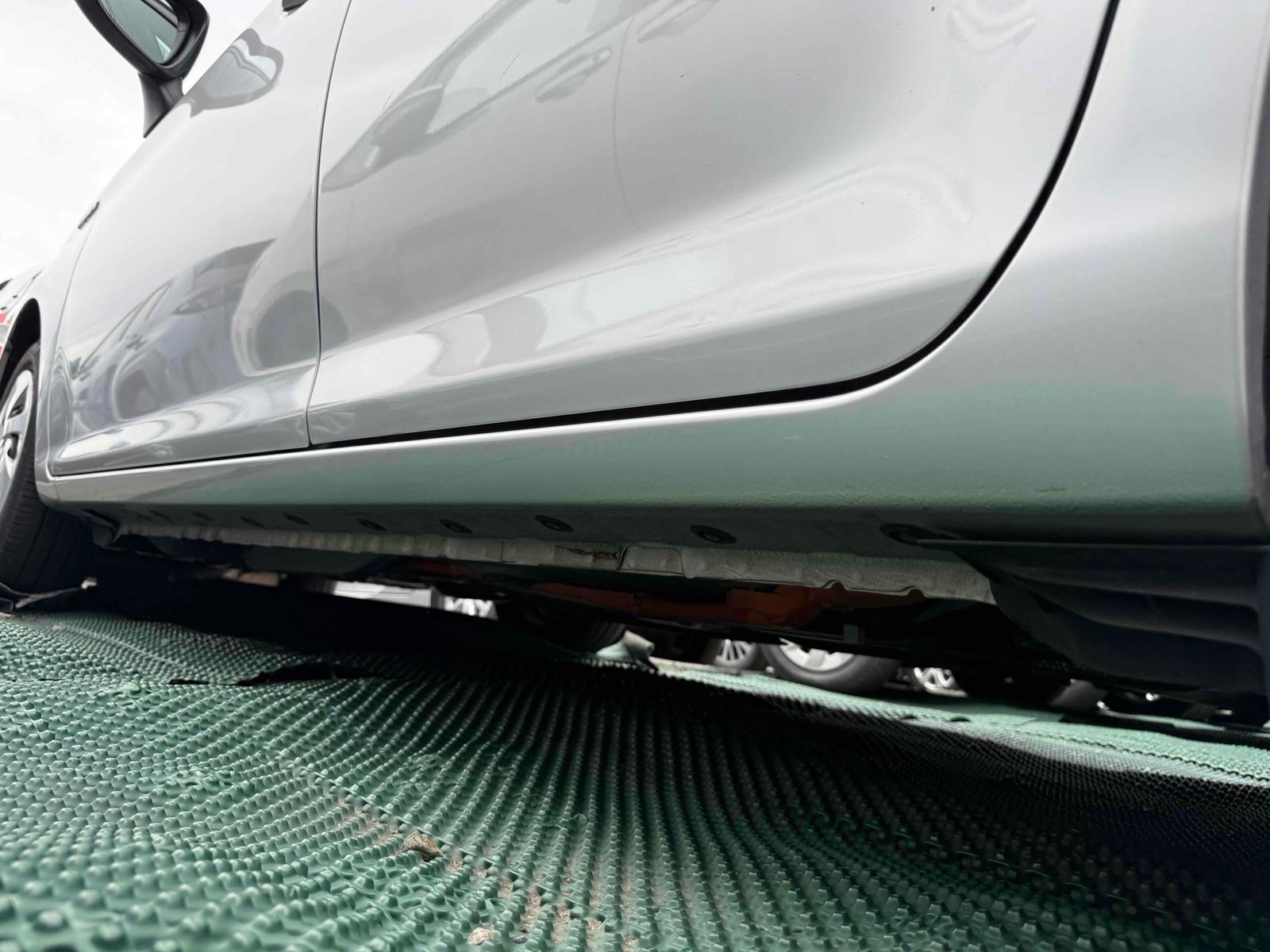 TOYOTA COROLLA AXIO HYBRID EX SAFETY SENSE Image 16