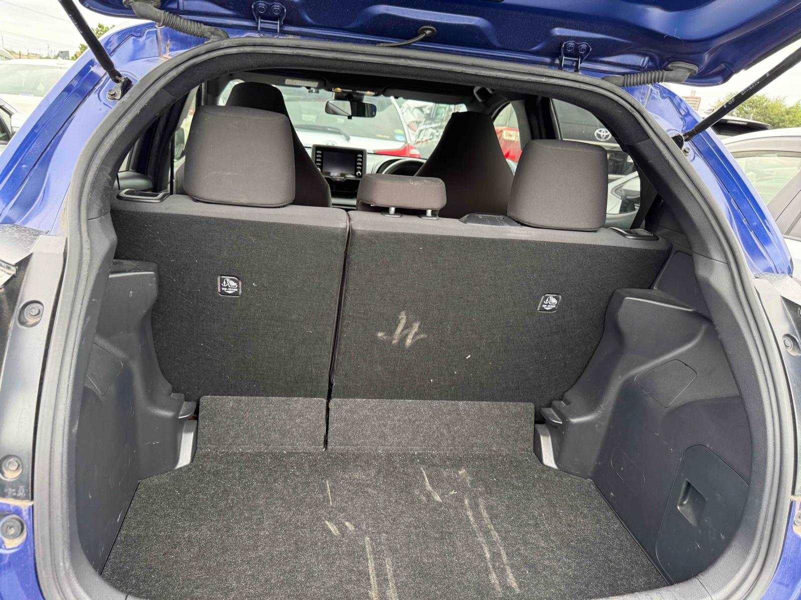 TOYOTA YARIS HYBRID X SAFETYSENSING Image 12