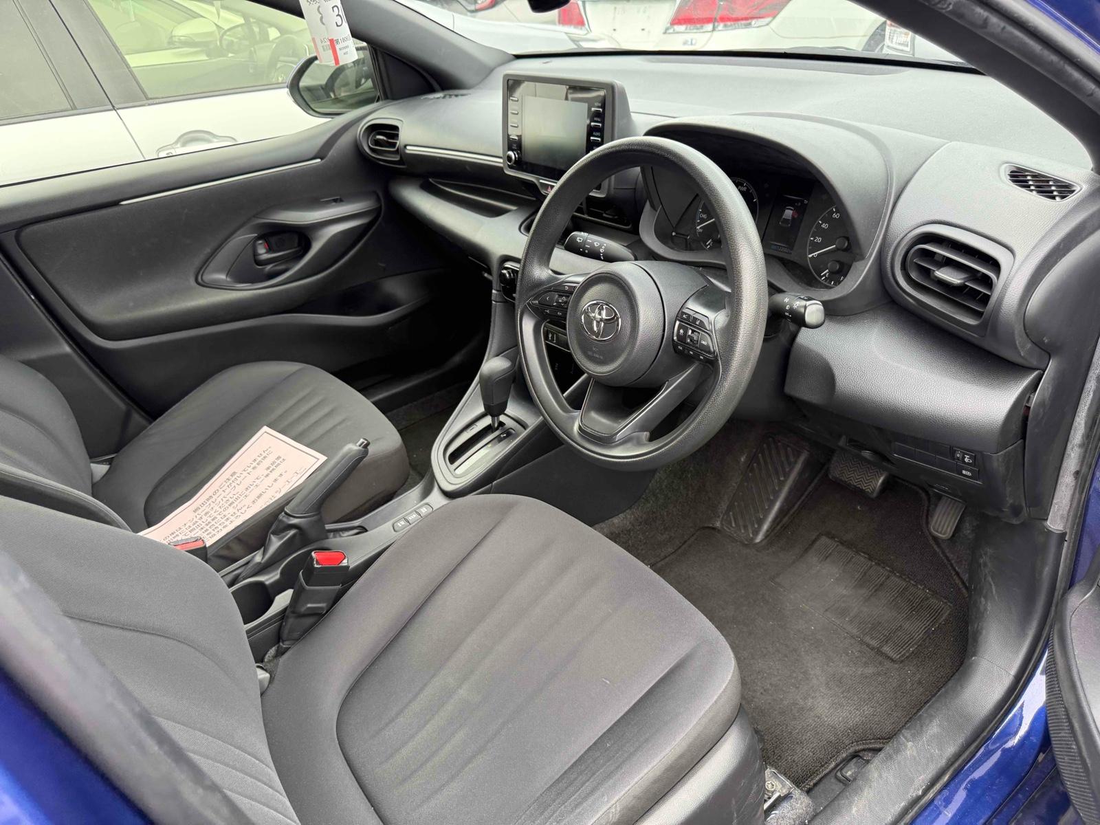 TOYOTA YARIS HYBRID X SAFETYSENSING Image 7
