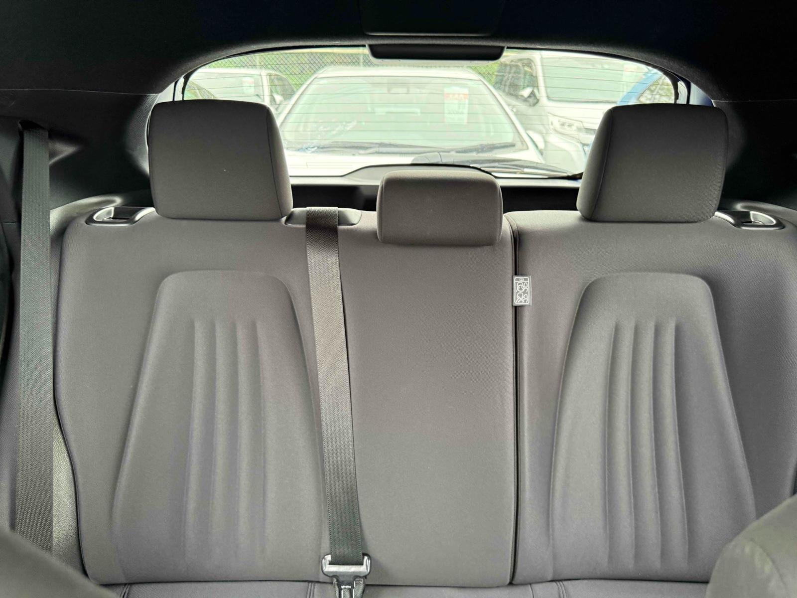 TOYOTA YARIS HYBRID X SAFETYSENSING Image 8