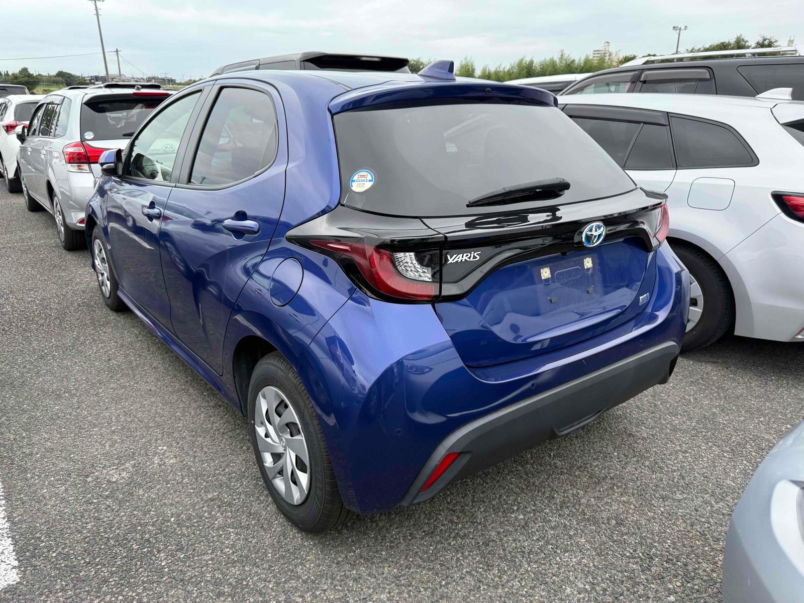 TOYOTA YARIS HYBRID X SAFETYSENSING Image 2