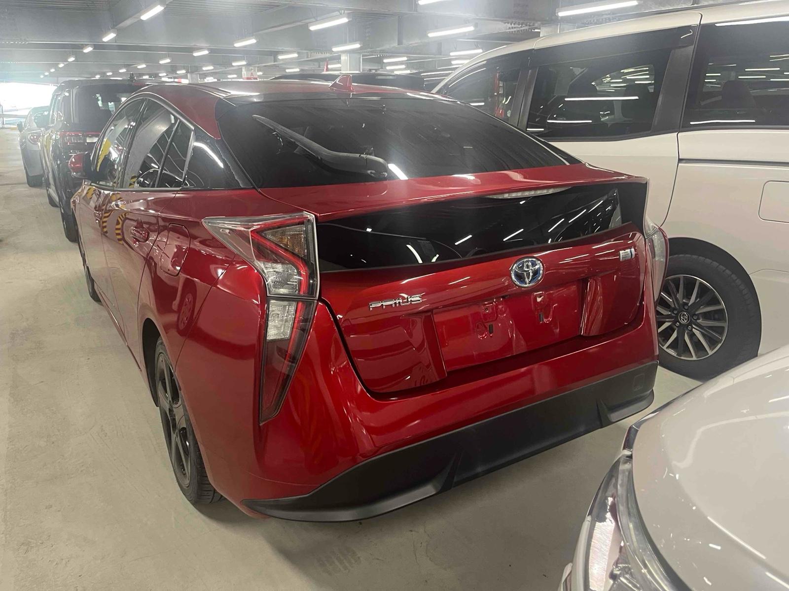 TOYOTA PRIUS S TOURING SELECTION Image 2