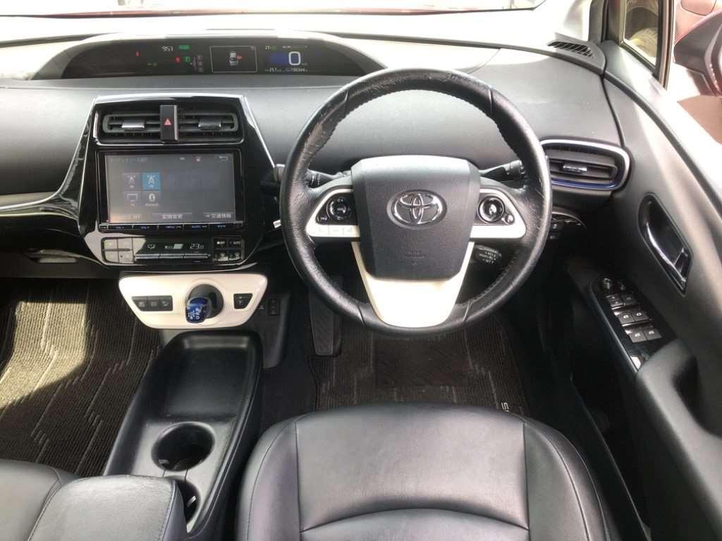 TOYOTA PRIUS S TOURING SELECTION Image 8