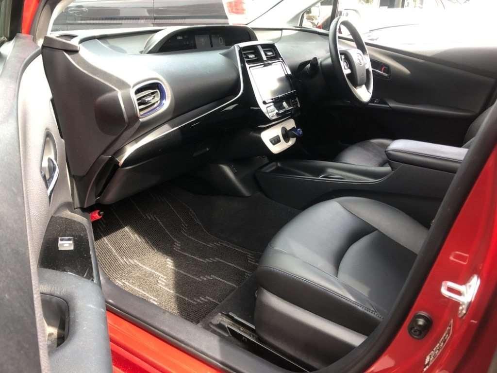 TOYOTA PRIUS S TOURING SELECTION Image 12