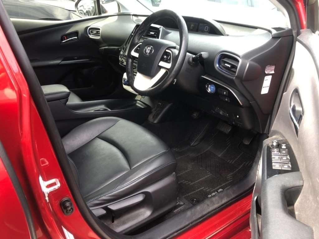 TOYOTA PRIUS S TOURING SELECTION Image 5