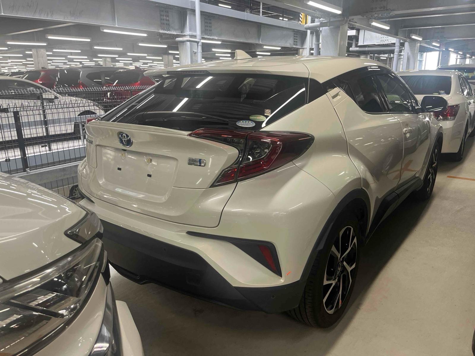 TOYOTA C-HR G Image 2
