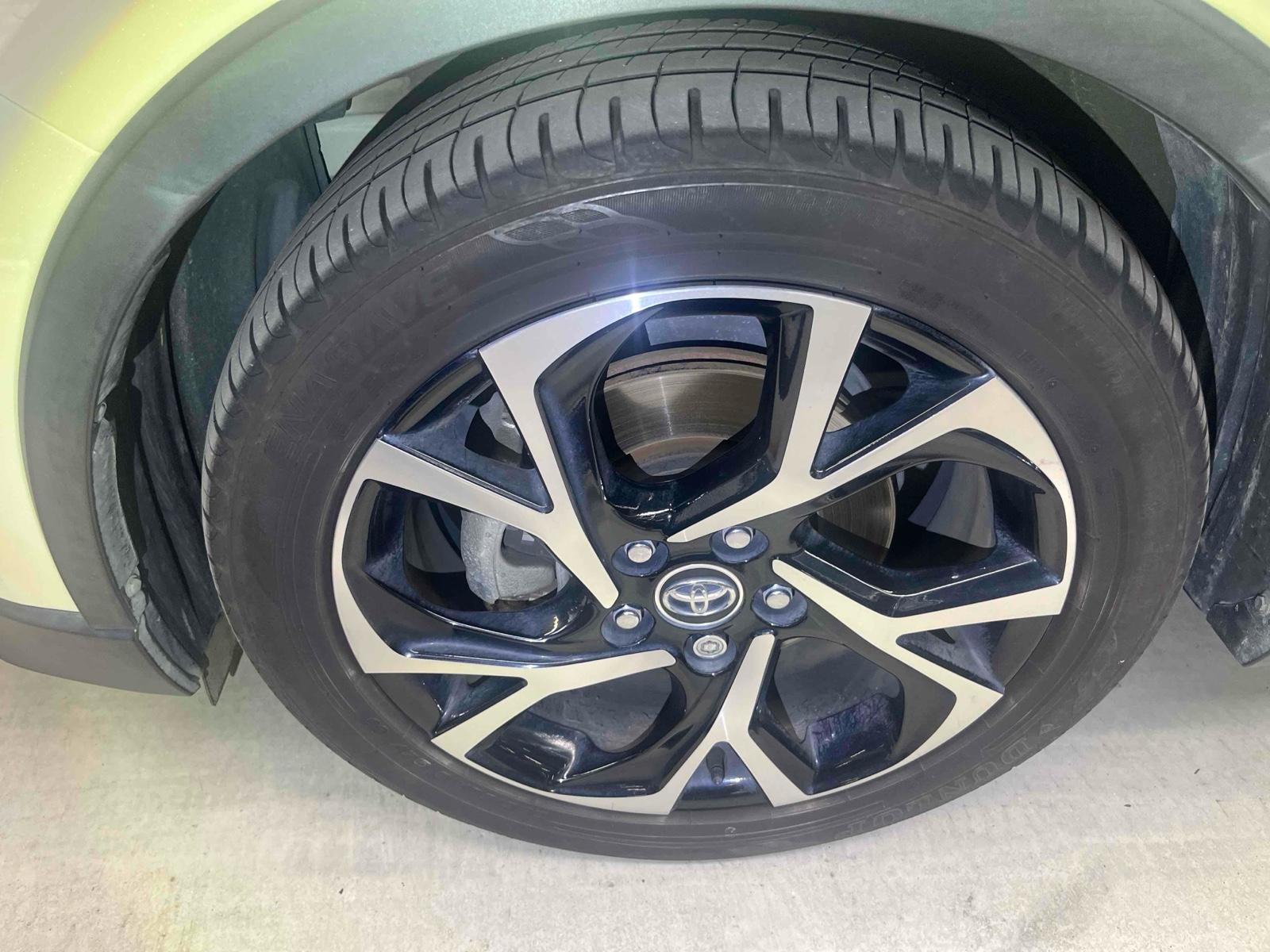 TOYOTA C-HR G Image 25