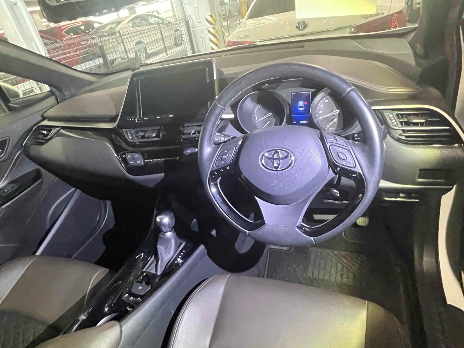TOYOTA C-HR G Image 14