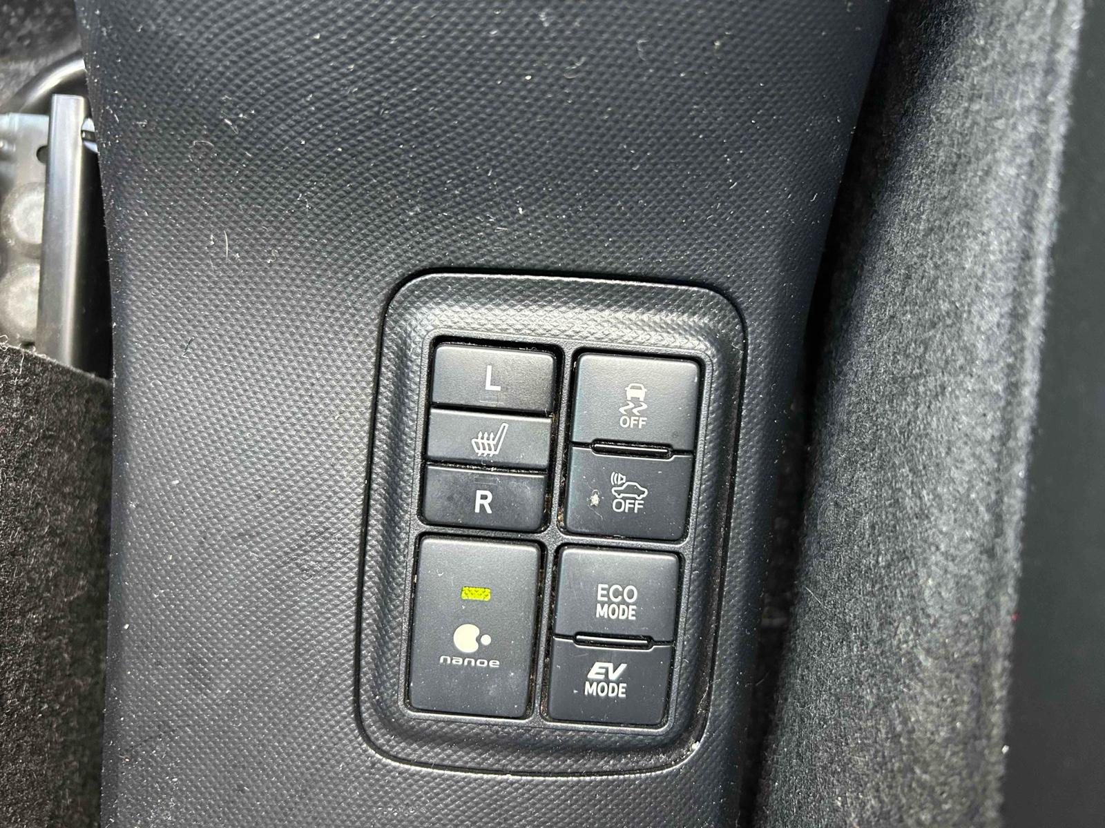 TOYOTA AQUA X-URBUN Image 17
