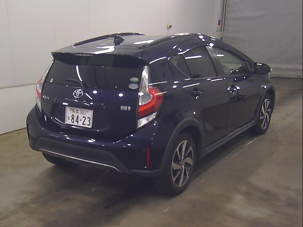 TOYOTA AQUA CROSS OVER Image 4