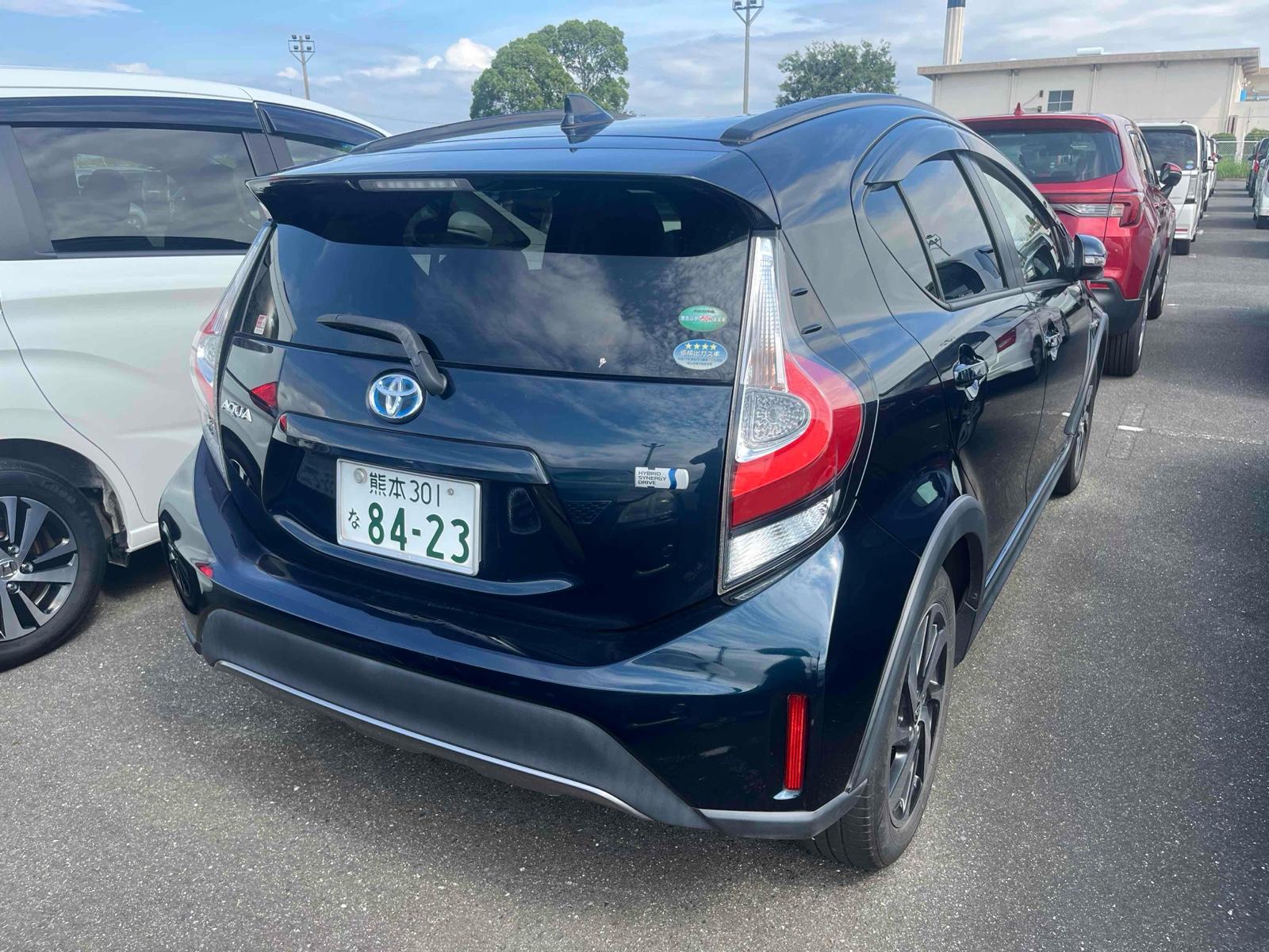 TOYOTA AQUA CROSS OVER Image 2