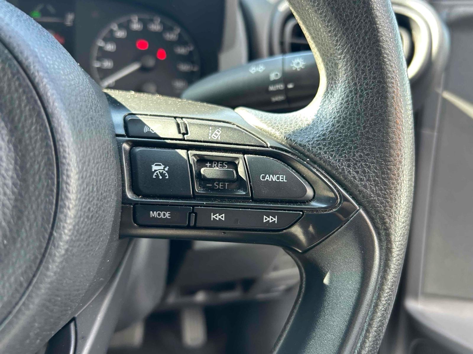TOYOTA YARIS HYBRID X Image 9