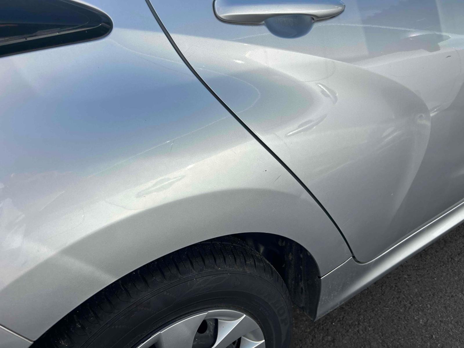 TOYOTA YARIS HYBRID X Image 15
