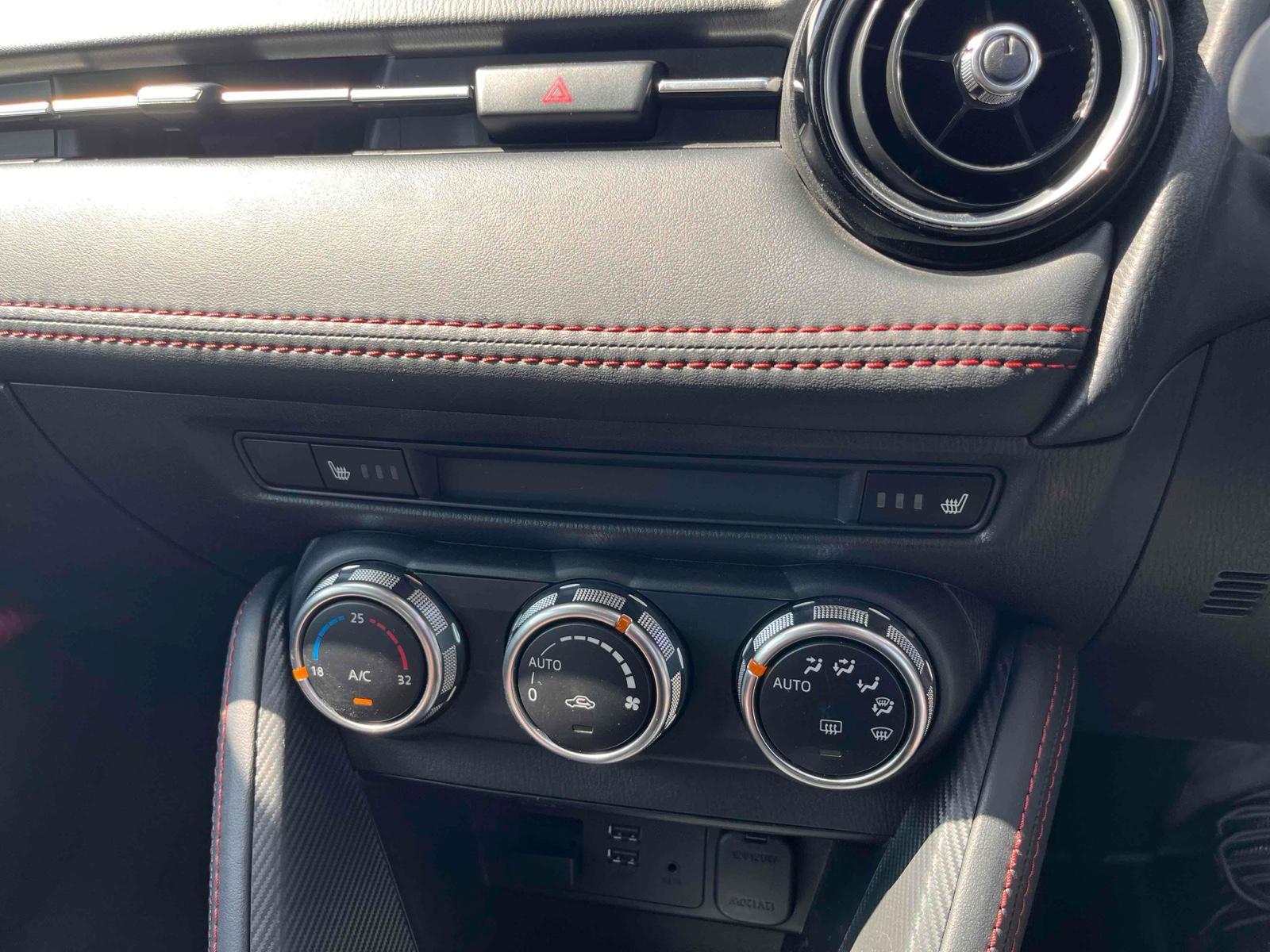 MAZDA DEMIO 13 S TOURING Image 11