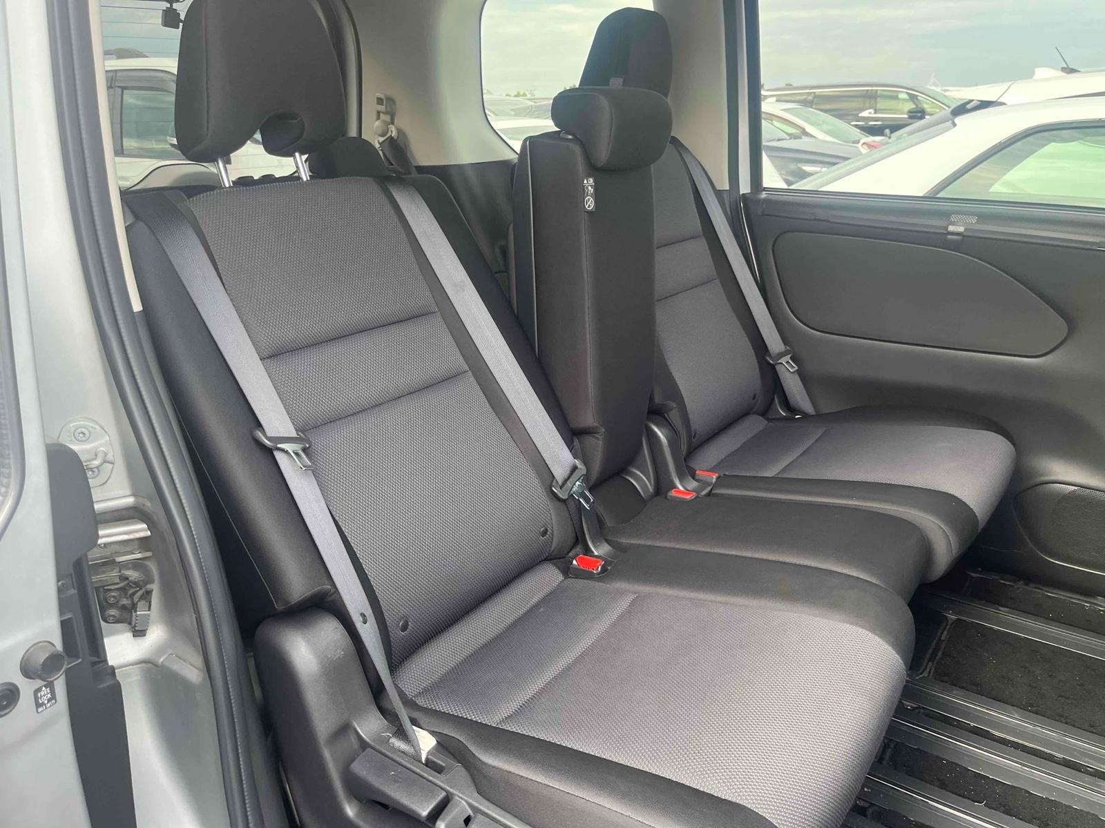 NISSAN SERENA 5D XV Image 4