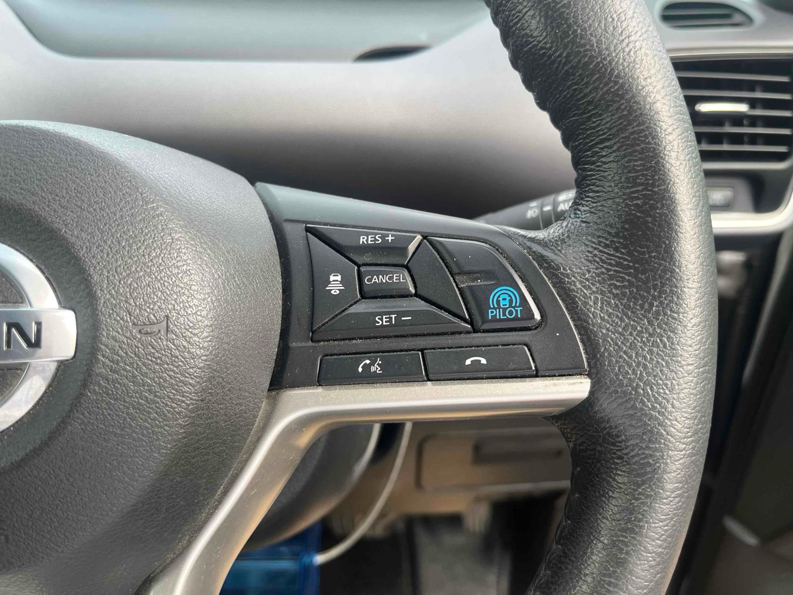 NISSAN SERENA 5D XV Image 5