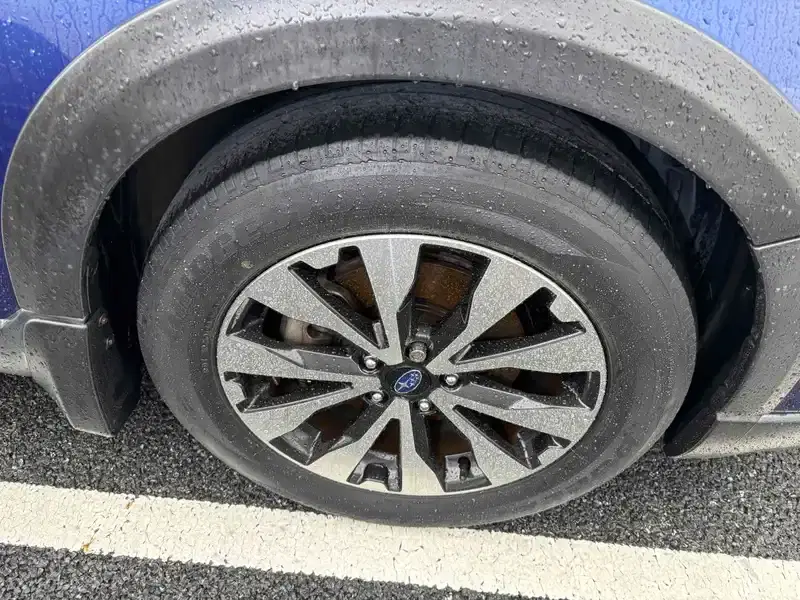 SUBARU LEGACY OUTBACK LIMITED Image 9