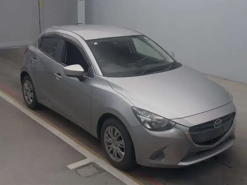 MAZDA DEMIO 13C Image 8