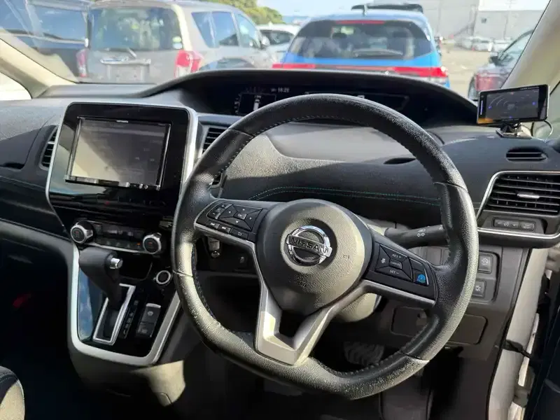 NISSAN SERENA RIDER AUTEC PRO-PILOT Image 10