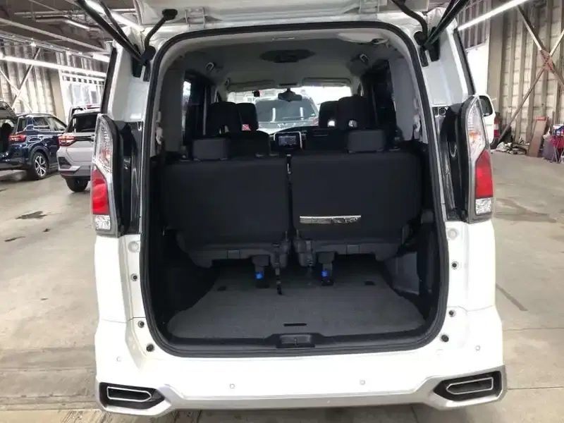 NISSAN SERENA RIDER AUTEC PRO-PILOT Image 8