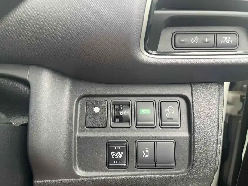 NISSAN SERENA X Image 8