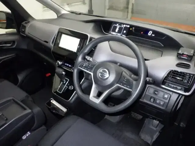 NISSAN SERENA XV Image 3