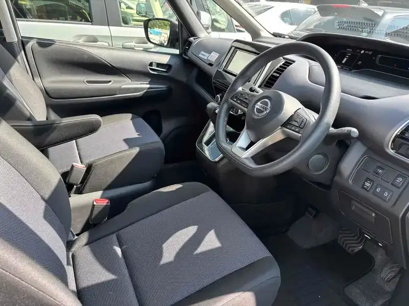 NISSAN SERENA XV Image 6
